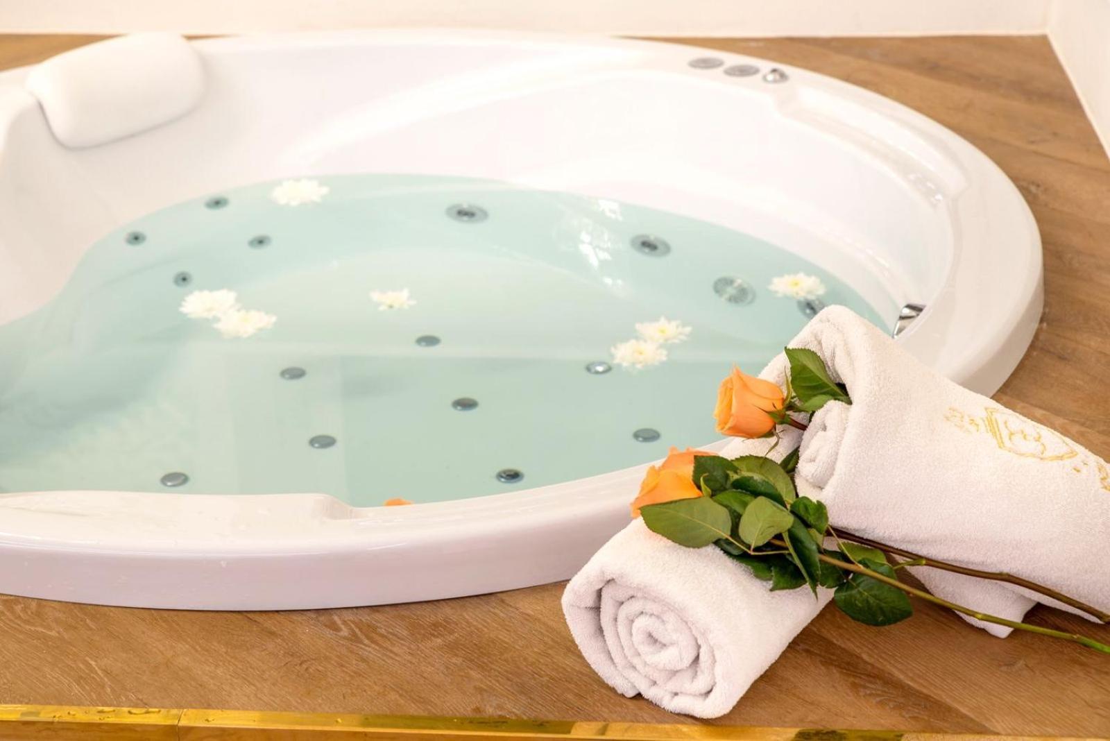 Jacuzzi Royal Suite 布达佩斯 外观 照片